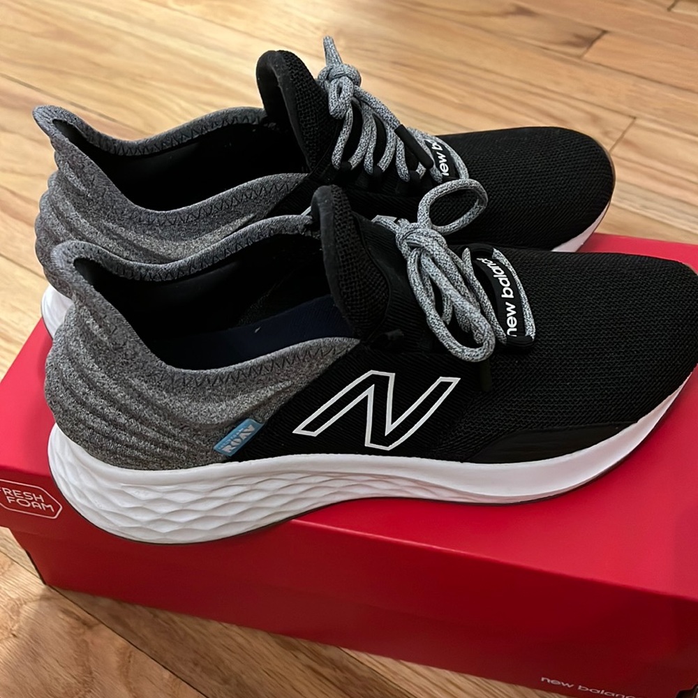 New Balance Sneakers (8.5 M/10W) Almost new
